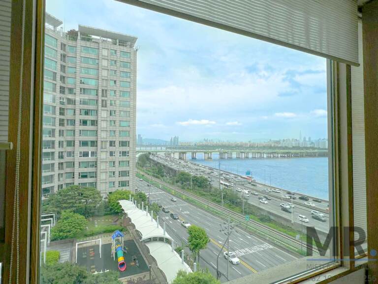 High-floor view of the Han River, bridge and riverside expressway
