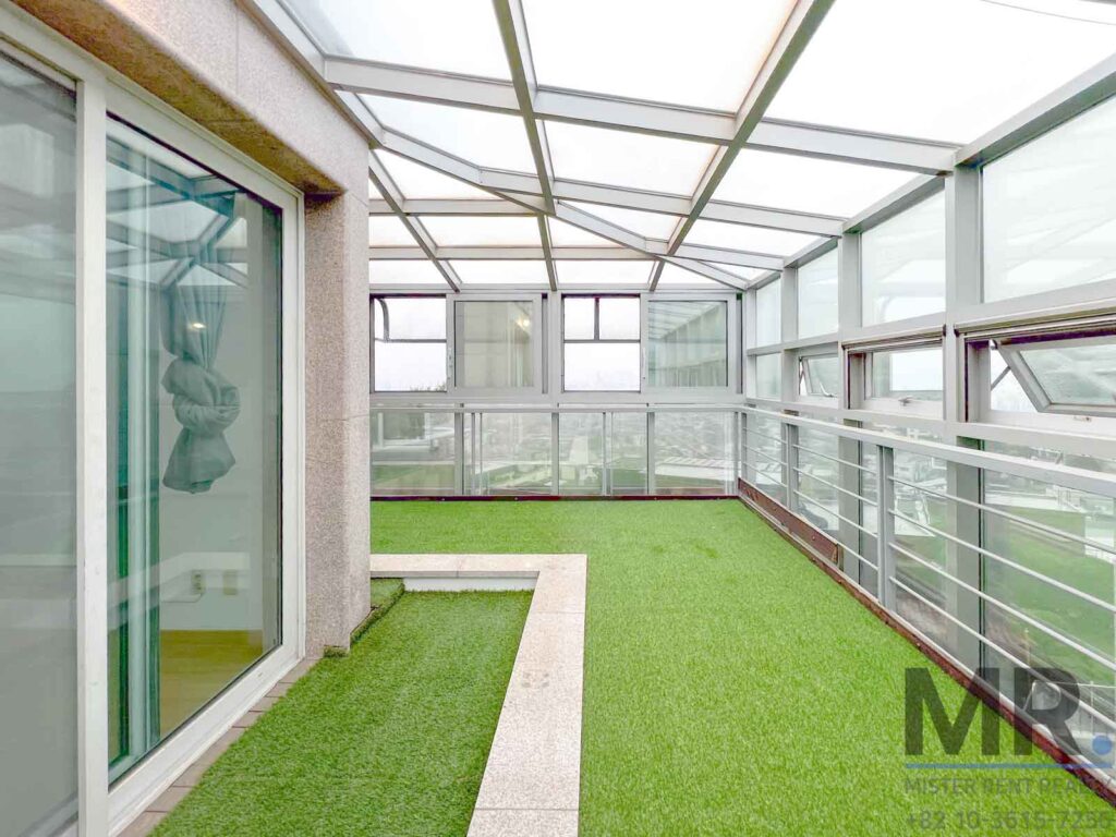 Itaewon-2BR-Low-Rise-Villa-Beautiful-Namsan-View-(H+)-1