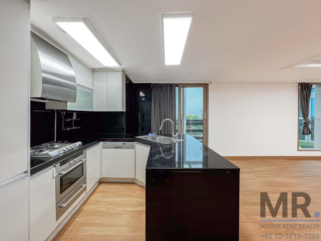 Itaewon-2BR-Low-Rise-Villa-Beautiful-Namsan-View-(H+)-12