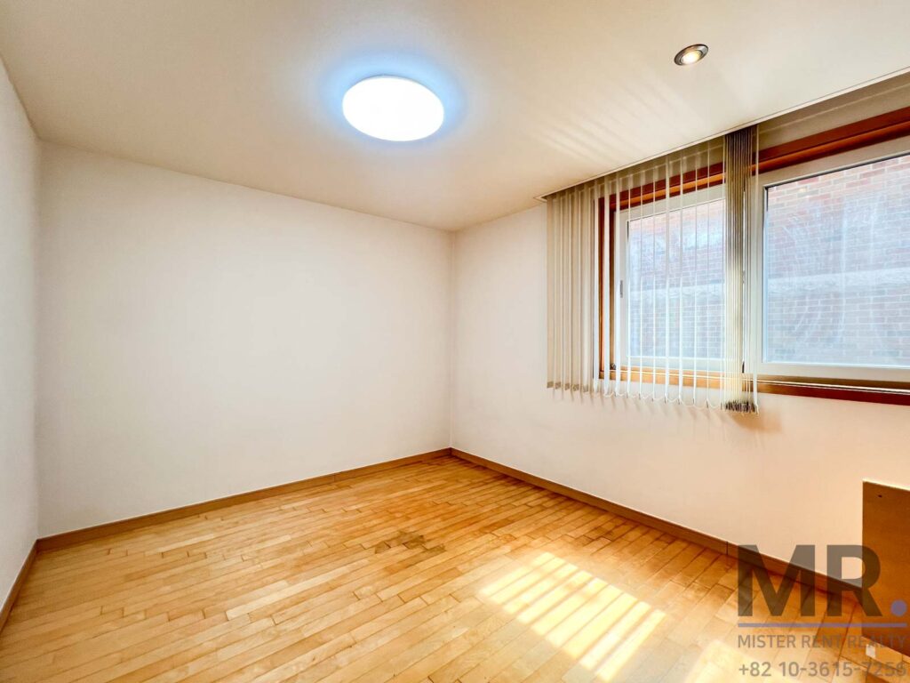 Itaewon-3BR-Low-Rise-Bright&Cozy -11