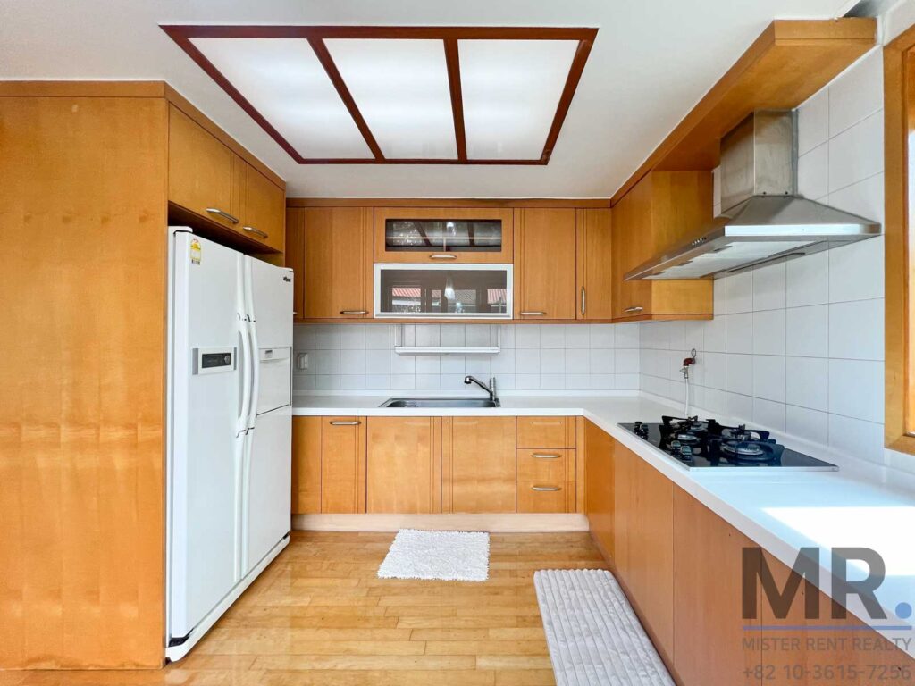 Itaewon-3BR-Low-Rise-Bright&Cozy -13