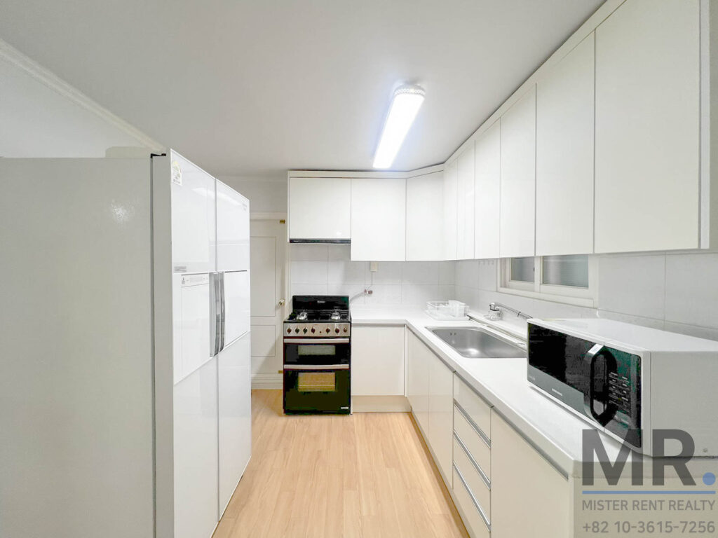 Itaewon-3BR-LowRise-Spacious-(H+)-4