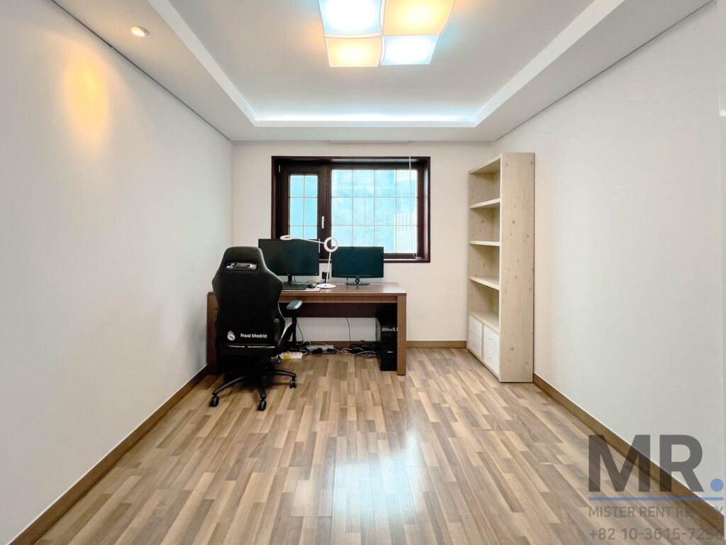 Itaewon-4BR-Low-Rise-Villa-Beautiful-Terrace-(H+)-13