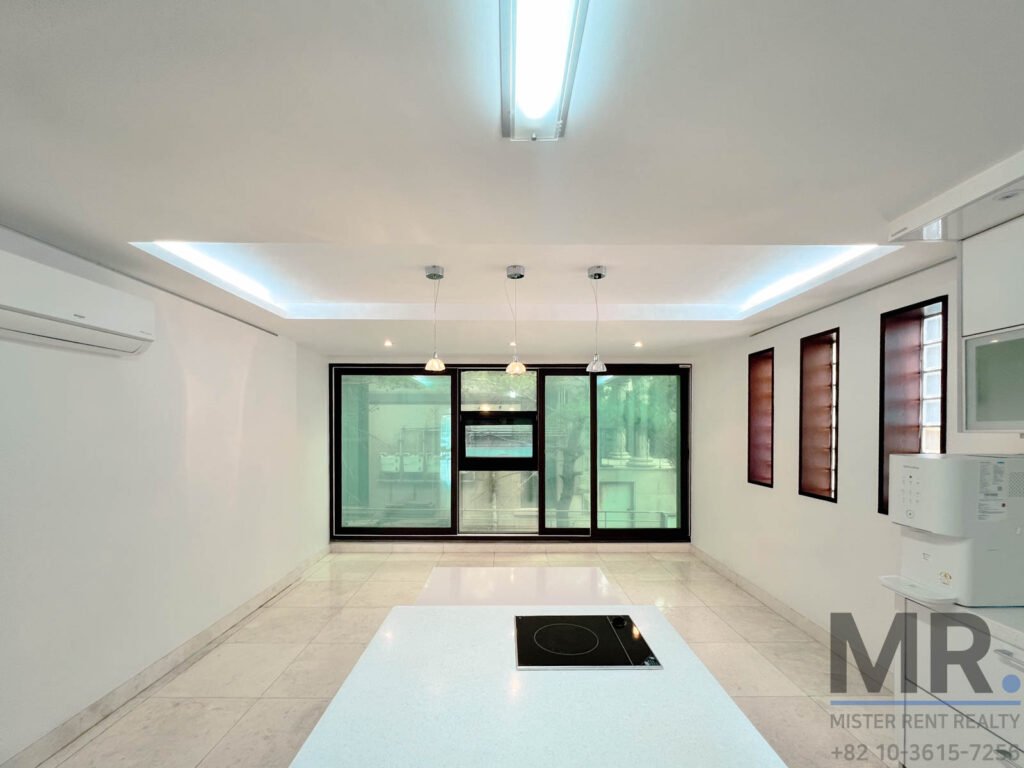 Itaewon-4BR-Low-Rise-Villa-Beautiful-Terrace-(H+)-24