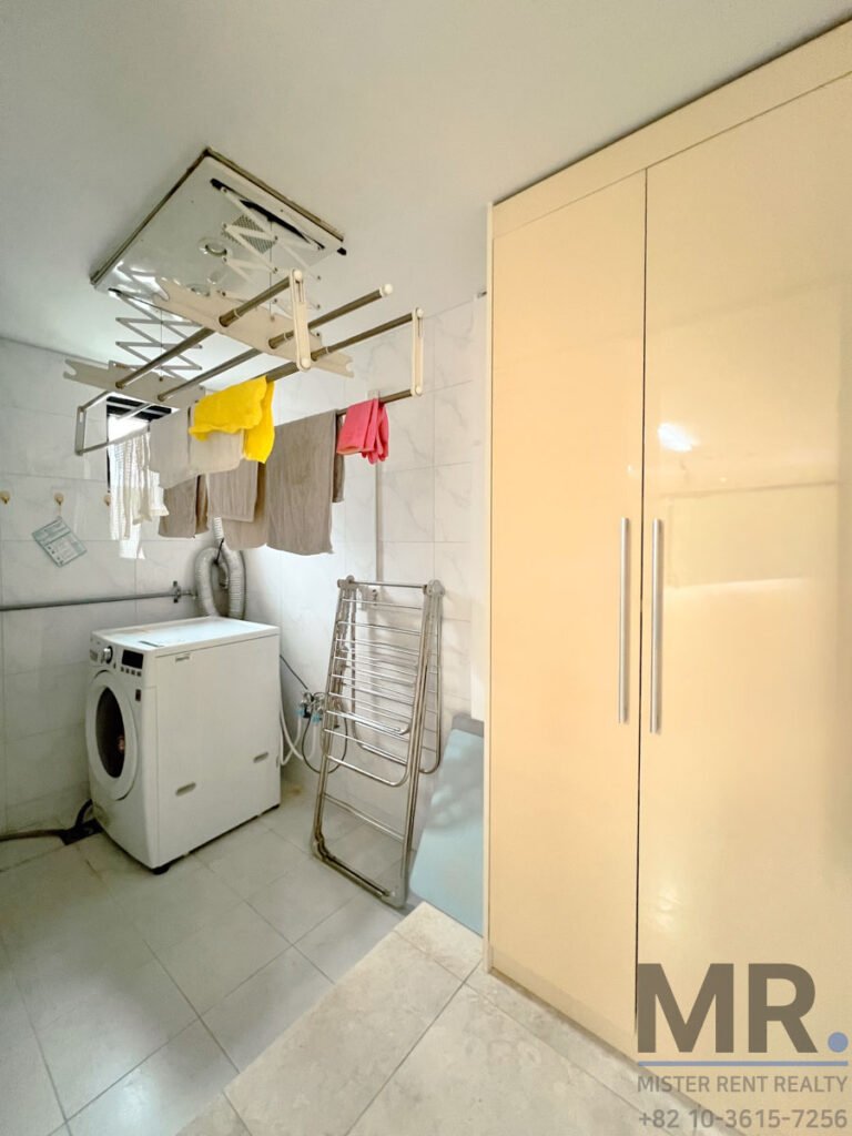 Itaewon-4BR-Low-Rise-Villa-Beautiful-Terrace-(H+)-25