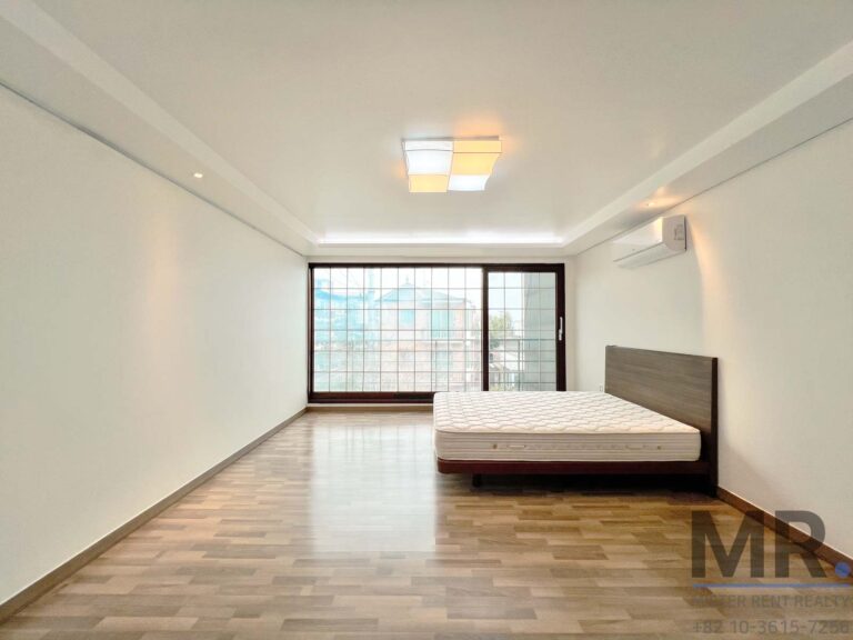 Itaewon-4BR-Low-Rise-Villa-Beautiful-Terrace-(H+)-7