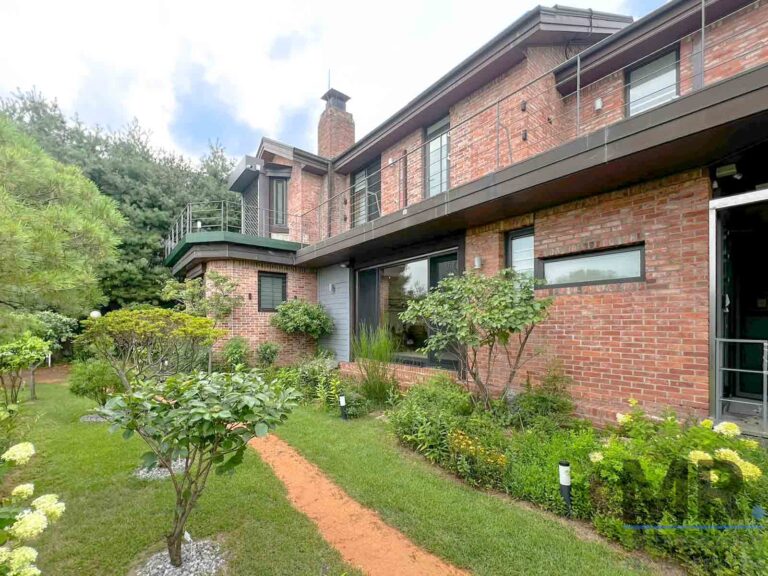 Seogbuk5BR-SingleHouse-Beautiful-Garden-(H+)-11