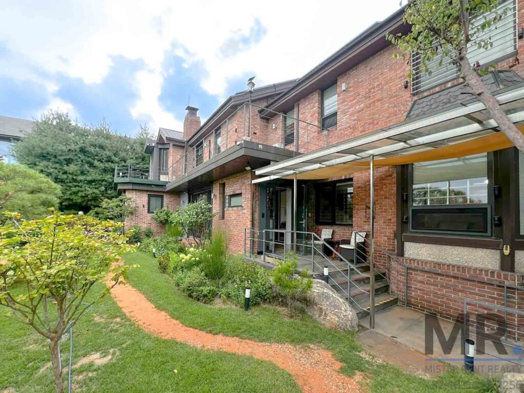 Seogbuk5BR-SingleHouse-Beautiful-Garden-(H+)-14