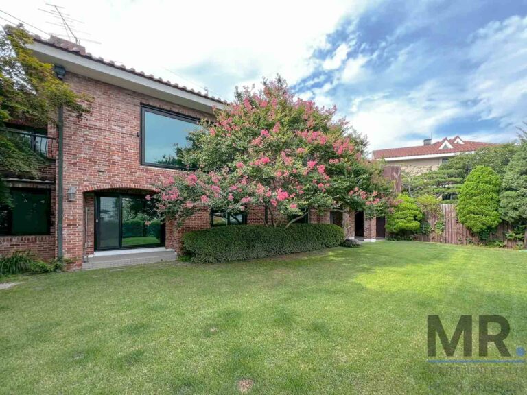 Seongbuk-5BR-SingleHouse-Stunning Garden-(H+)-32