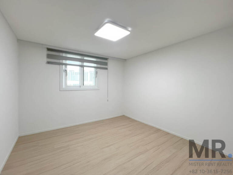 Small bedroom with window blinds and square ceiling light