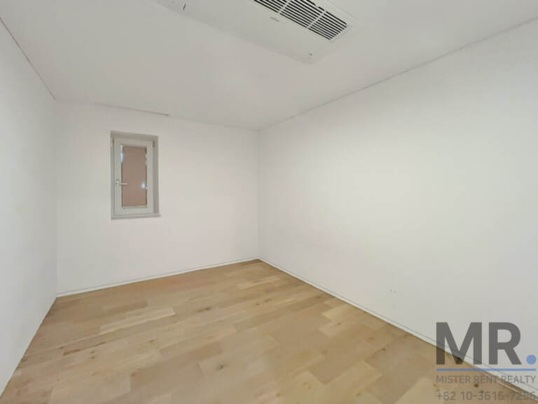 Compact room with oak flooring and air conditioner