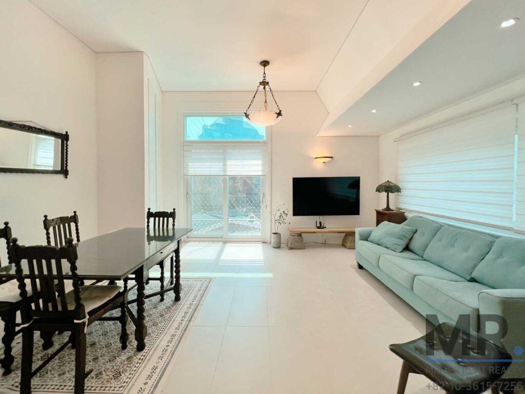 UNVillage-Rent-2BR-Villa-Modern-Rooftop-Terrace-7629 (1)