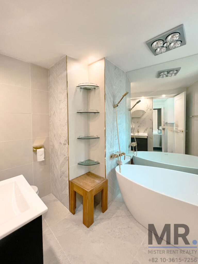 UNVillage-Rent-2BR-Villa-Modern-Rooftop-Terrace-7629 (12)