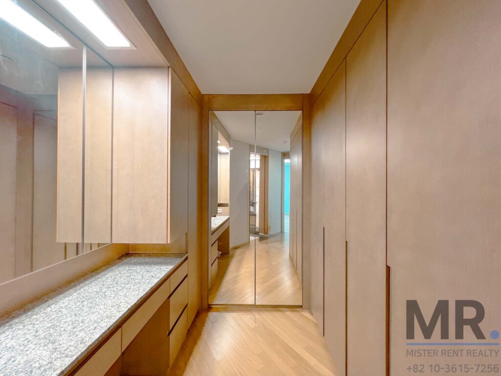 YongsanStation-4BR-High-Rise-Modern&Convinient-13