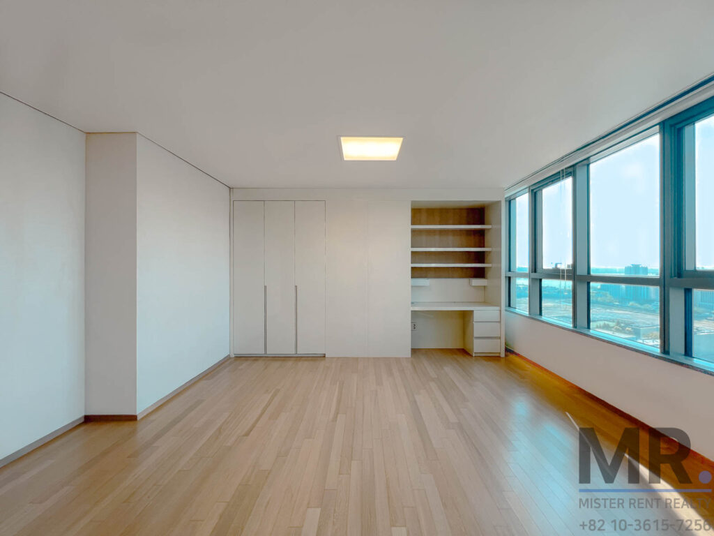 YongsanStation-4BR-High-Rise-Modern&Convinient-21