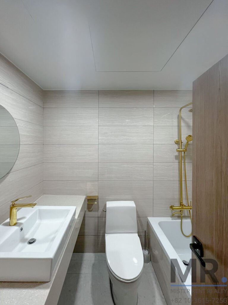 Modern bathroom with elegant fixtures.