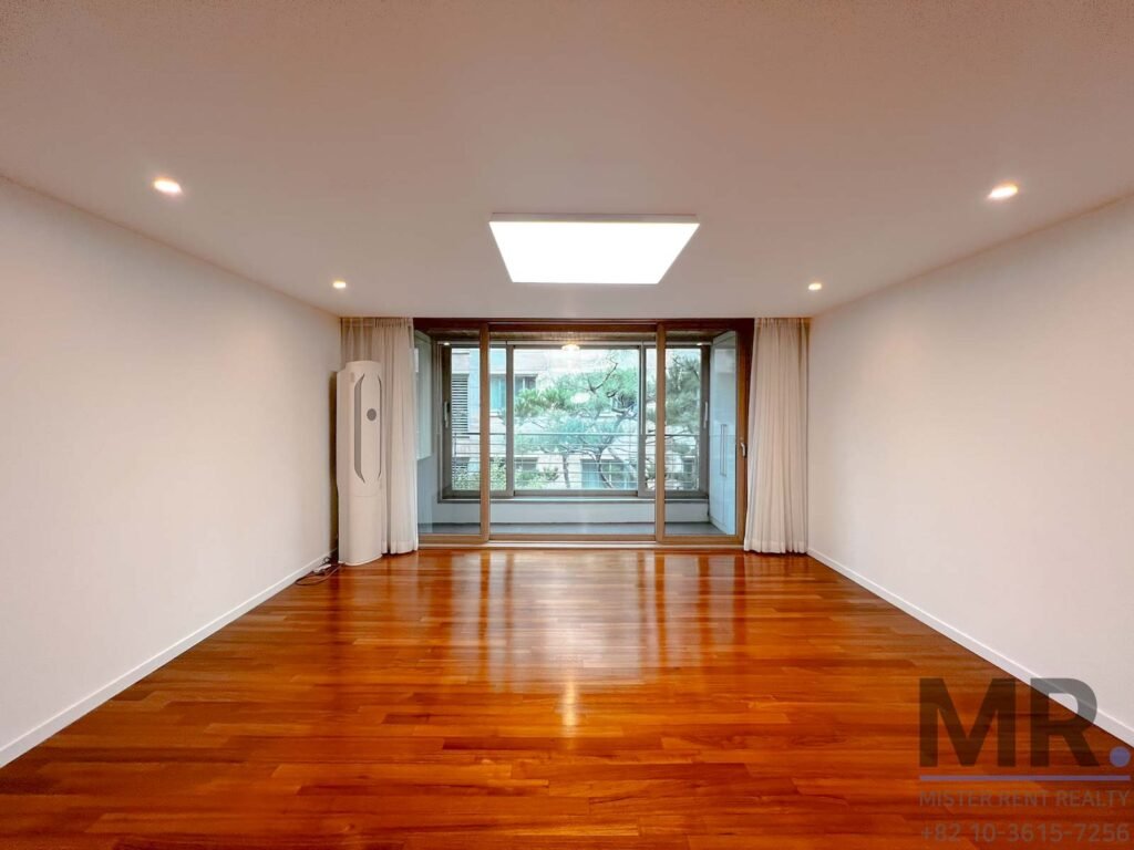 Bright, spacious room with wooden floor