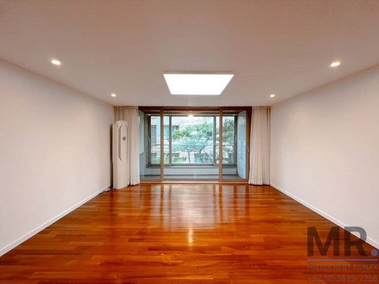 Bright, spacious room with wooden floor