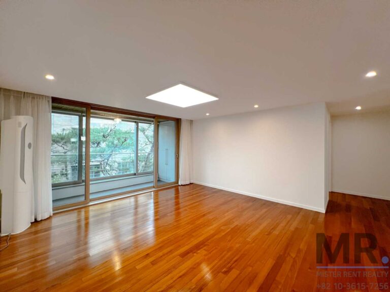 Bright, spacious living room with balcony
