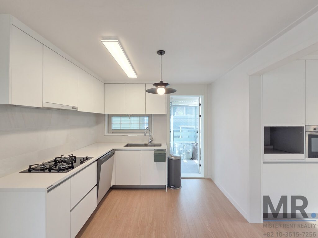 Itaewon-2BR-Villa-Rental-Renovated-NamsanView_04