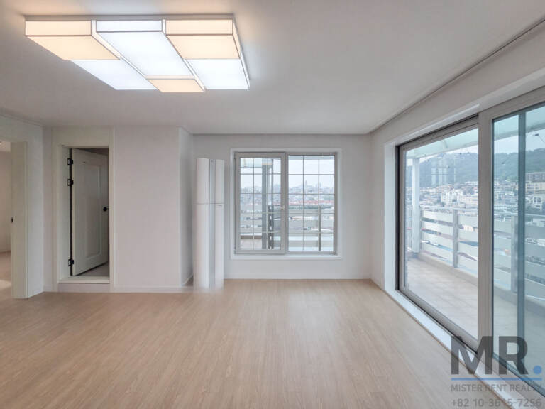 Living room with floor-to-ceiling sliding glass doors onto the terrace