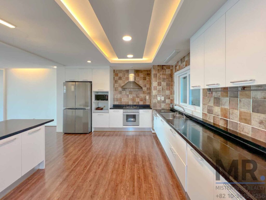 Itaewon-4BR-Rental-Villa-Good-View-05