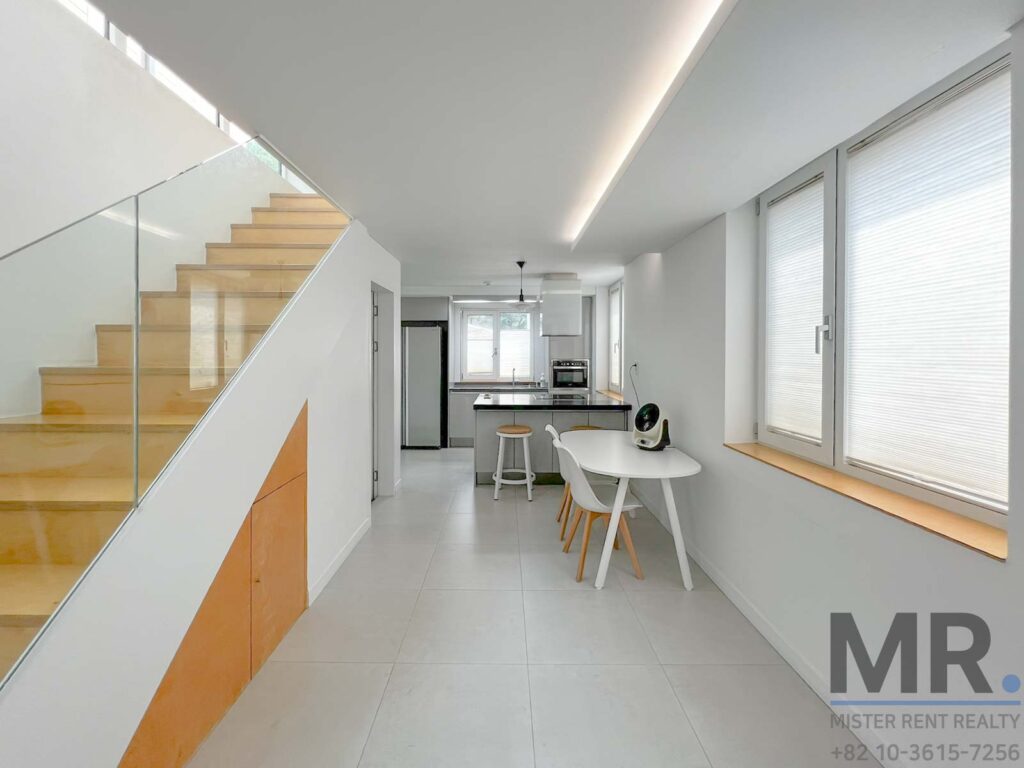Seoul-French-Village-3BR-Rental-Villa-Modern-Terrace-1195