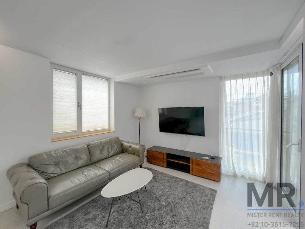 Seoul-French-Village-3BR-Rental-Villa-Modern-Terrace-1198