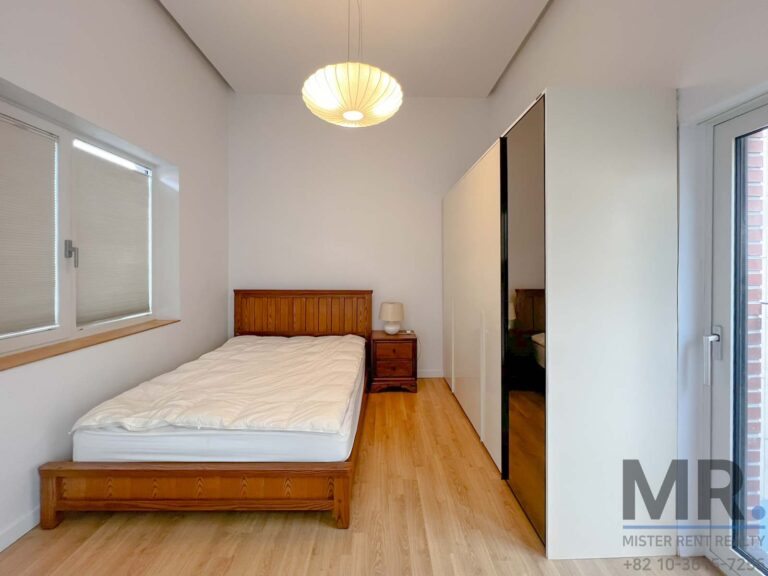 Seoul-French-Village-3BR-Rental-Villa-Modern-Terrace-1202