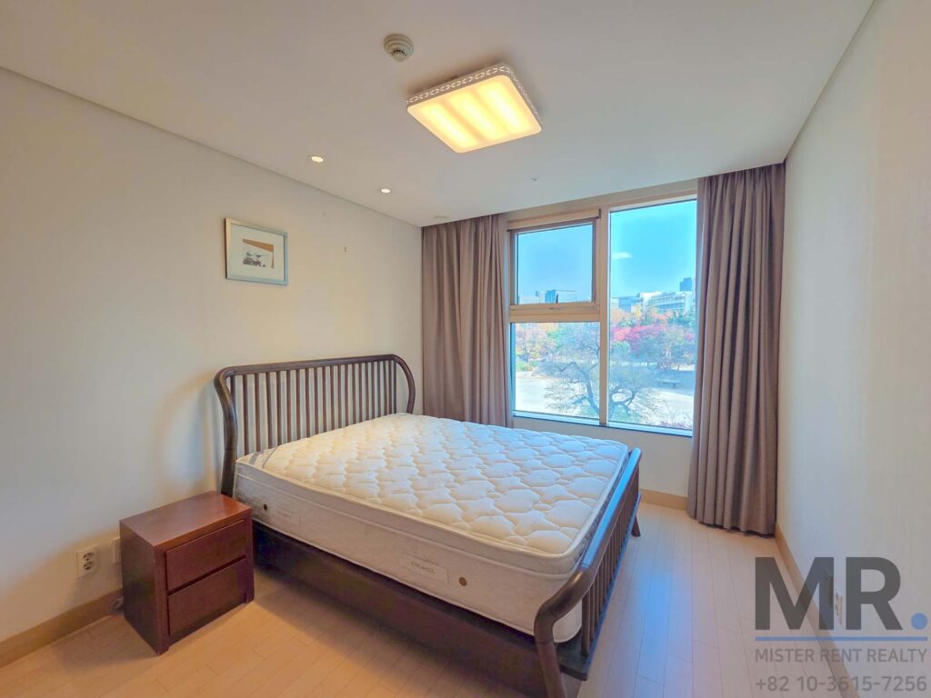 2-Bedroom-Rental-Seoul-CityHall-Furnished-3
