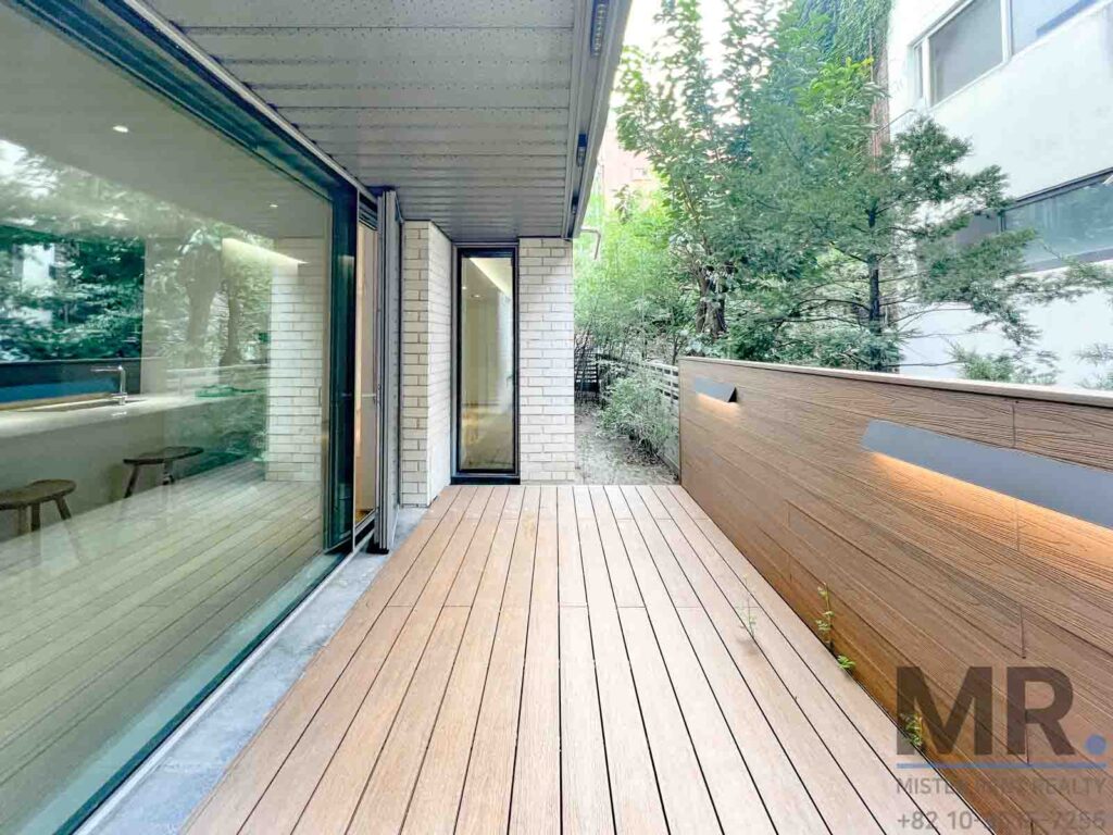 Seoul-French-Village-Rental-3BR-Modern-Terrace_04