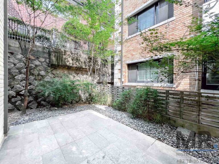 Seoul-French-Village-Rental-3BR-Modern-Terrace_10